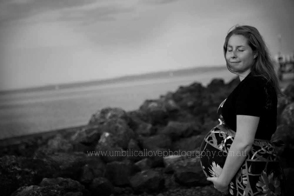beautiful intimate portraits of pregnancy at the beach