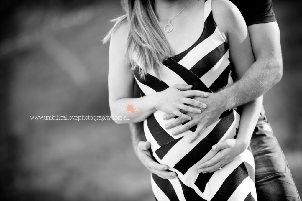 hands on pregnant belly 32 weeks