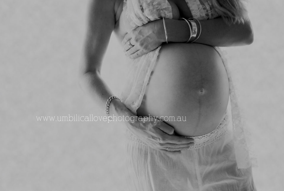 Pregnancy Photography Albury & Wodonga lady holding her pregnant belly